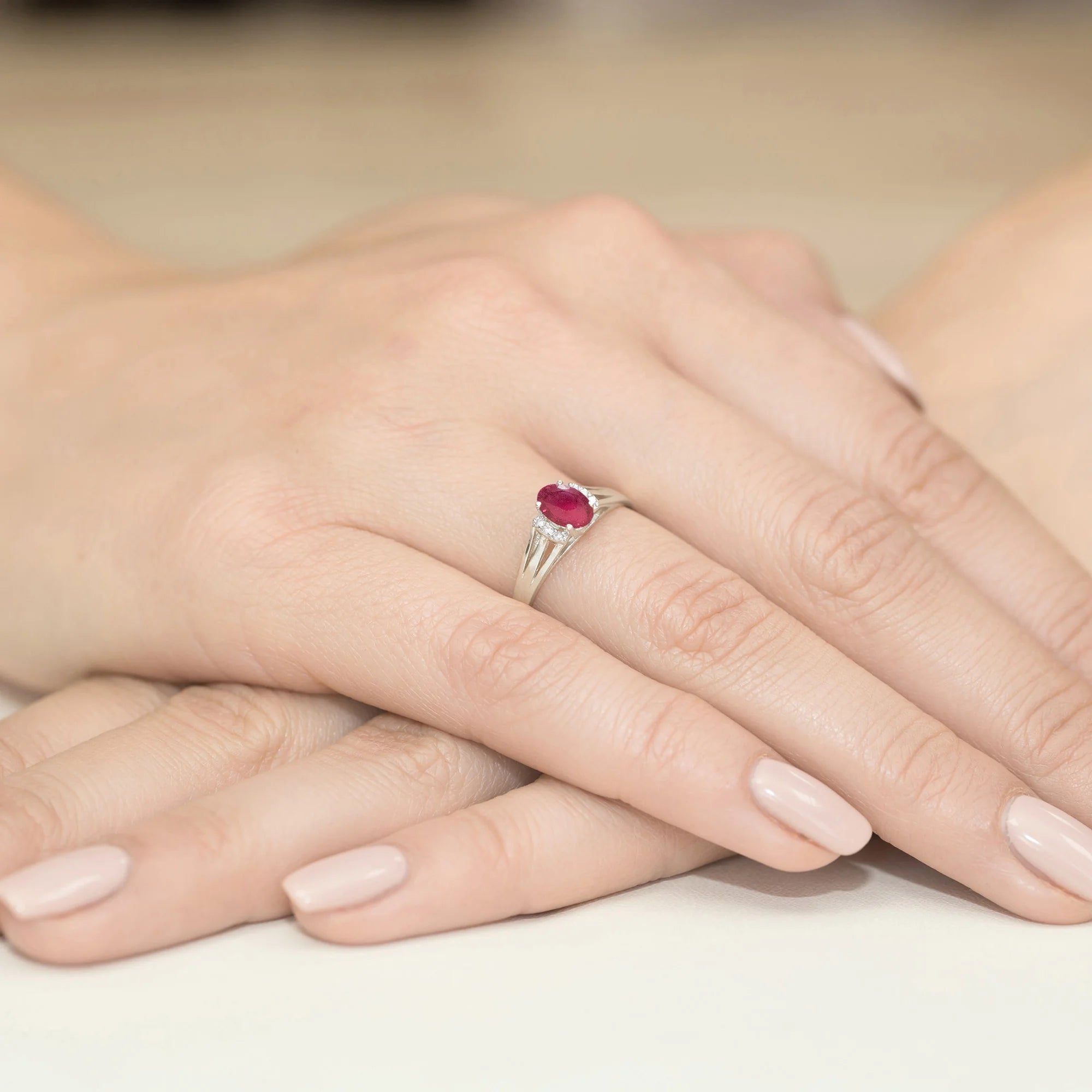 14k (585) White Gold Ring | 0.60ct Ruby and 0.052ct Diamonds | GREMARI Jewelry
