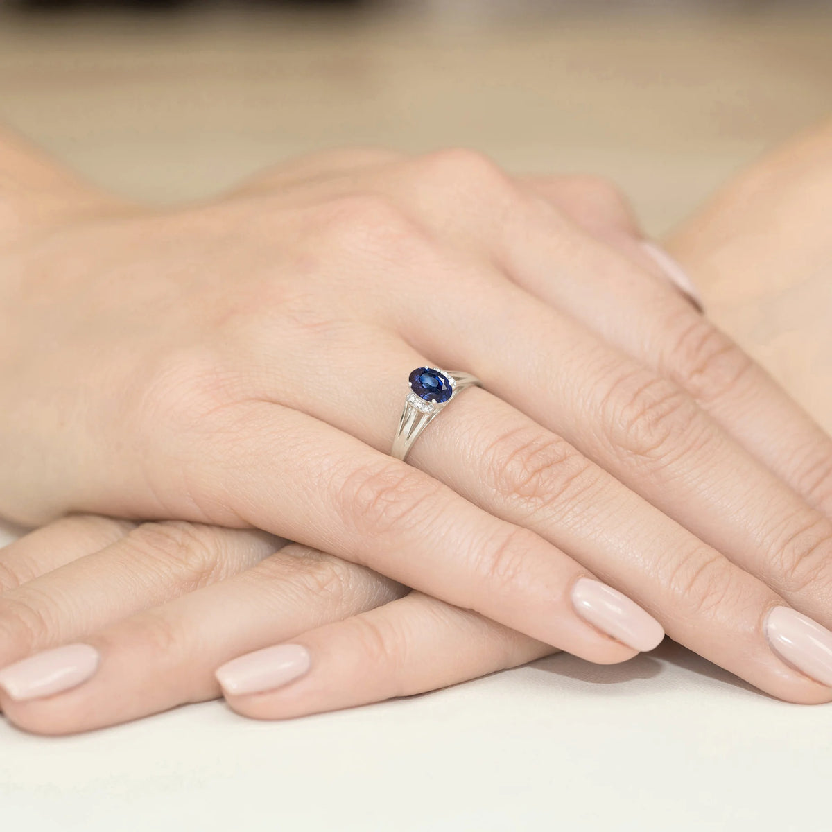 14k (585) White Gold Ring | 0.70ct Sapphire and 0.052ct Diamonds | GREMARI Jewelry
