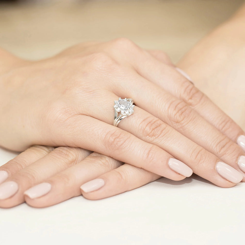 Ring aus 14-karätigem (585) Weißgold mit 0,70 ct und 0,30 ct im Labor gezüchteten Diamanten. Perfekt als Geschenk.