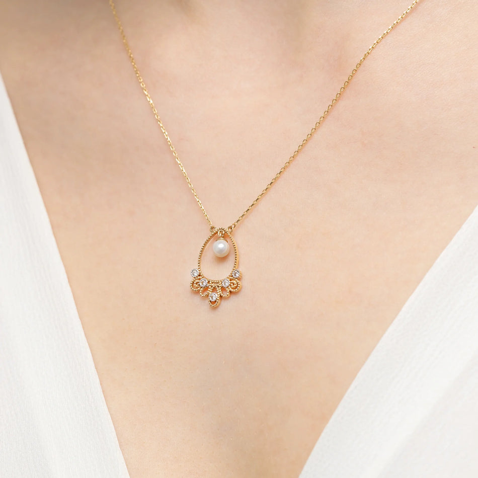 Gold 14k(585) necklace with pearl in vintage style. Order gift for mother, girlfriend or fiancee.