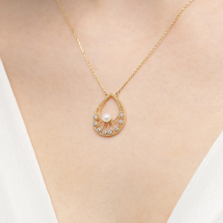 Gold 14k(585) necklace with pearl in vintage style. Order gift for mother, girlfriend or fiancee.