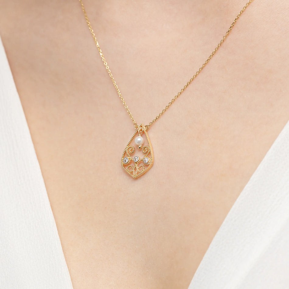 Gold 14k(585) necklace with pearl in vintage style. Order gift for mother, girlfriend or fiancee.