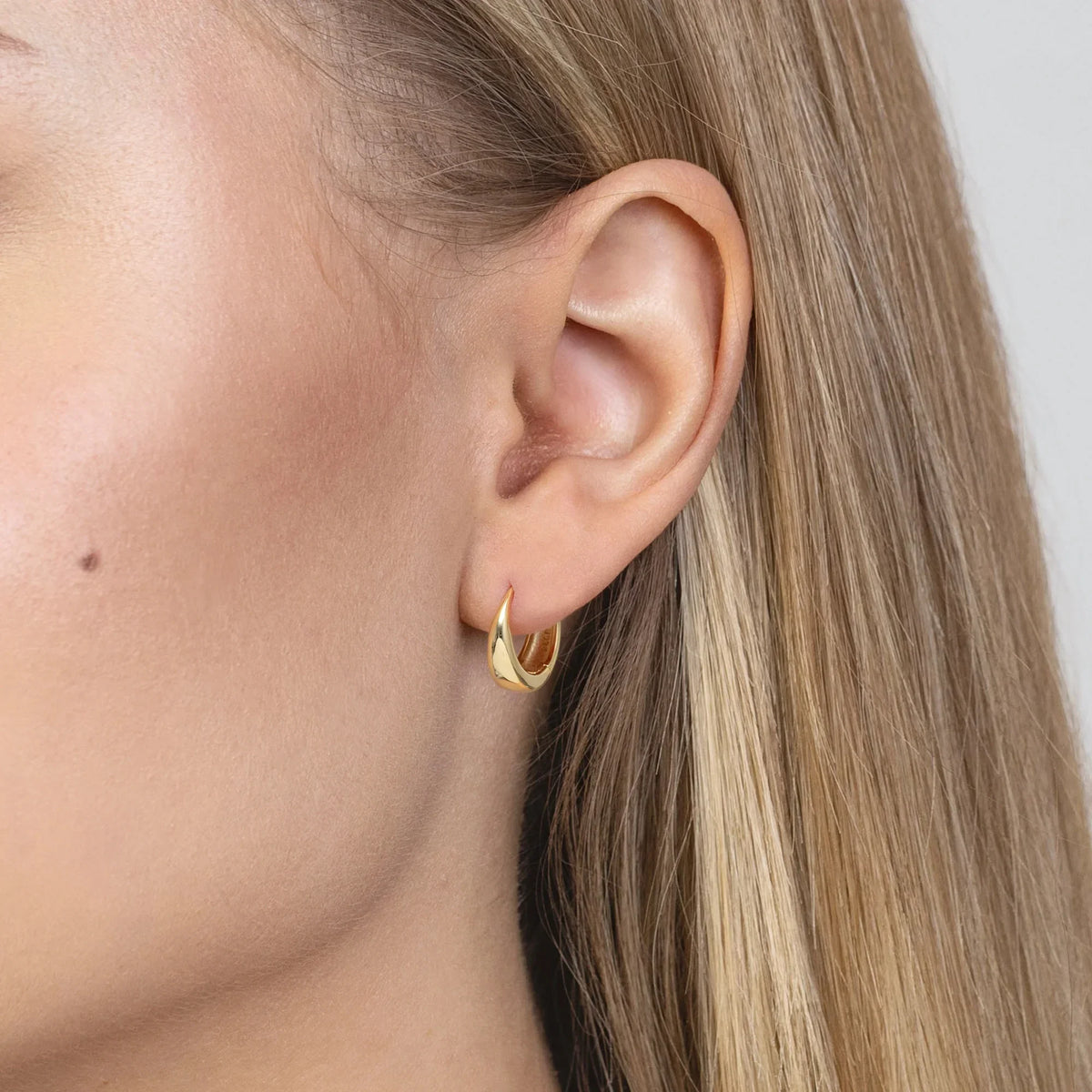 Gold-Plated Silver (925) Earrings | Wide Smooth Circle | GREMARI Jewelry