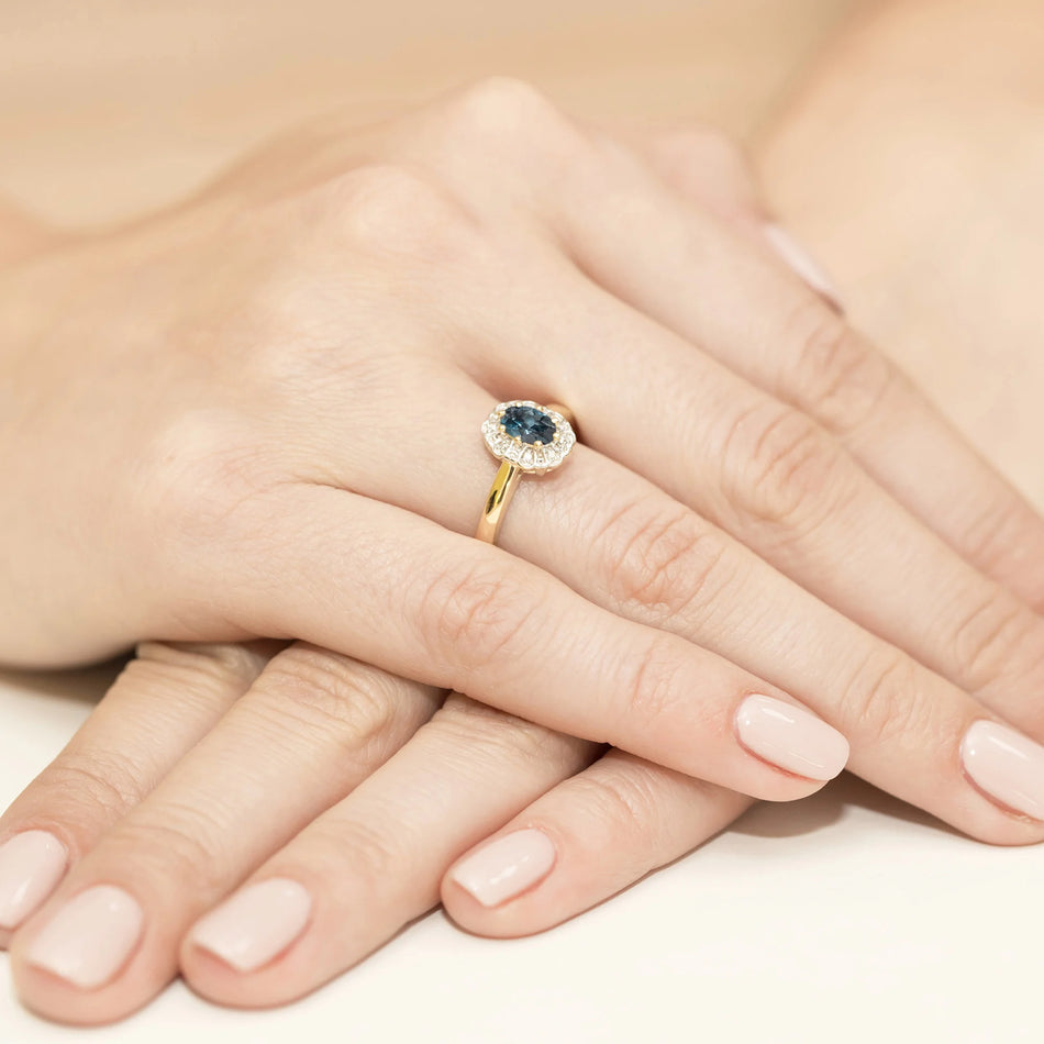 14k (585) Gold Ring | 0.50ct Topaz London Blue and 0.069ct Diamonds | GREMARI Jewelry

