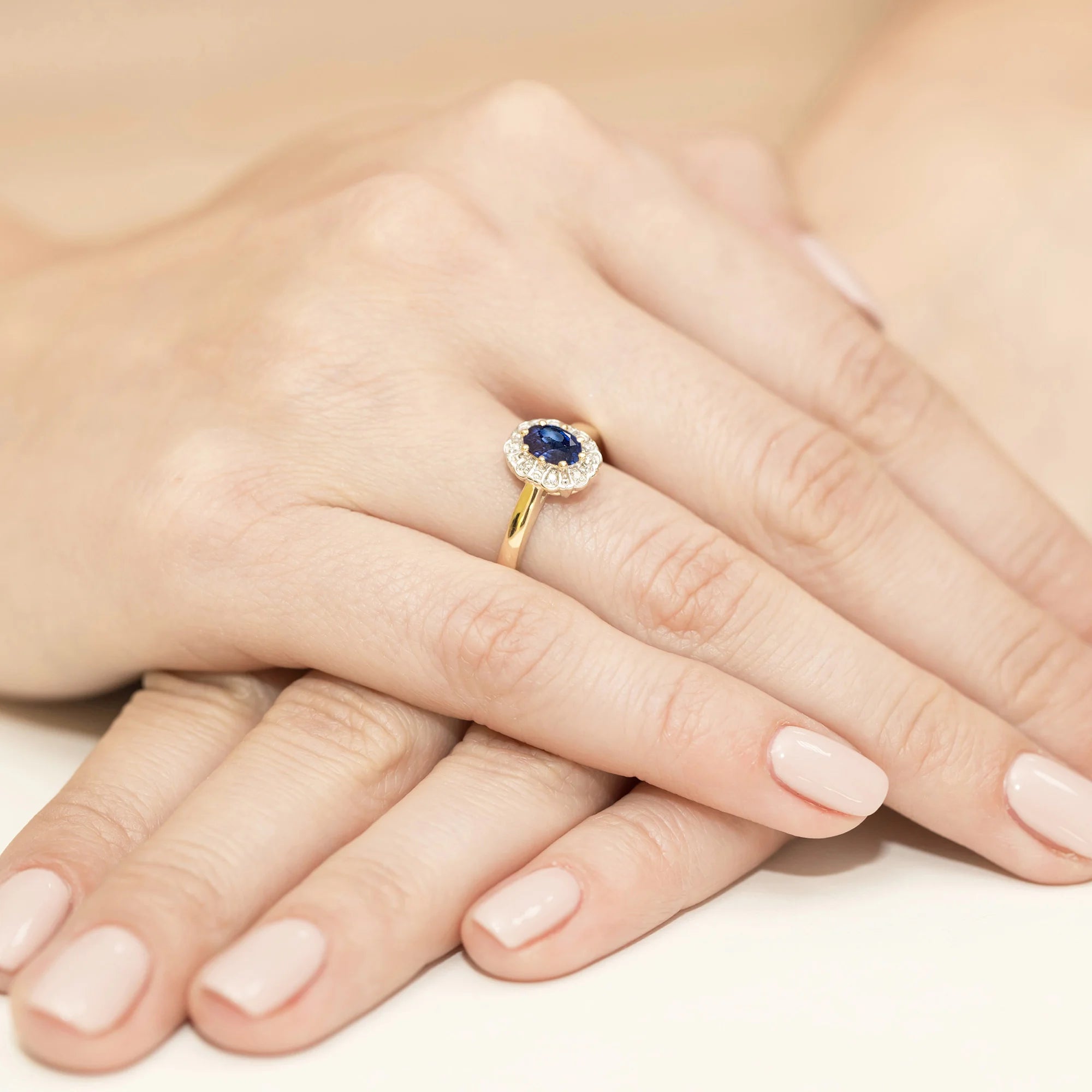 14k (585) Gold Ring | 0.70ct Sapphire and 0.069ct Diamonds | GREMARI Jewelry
