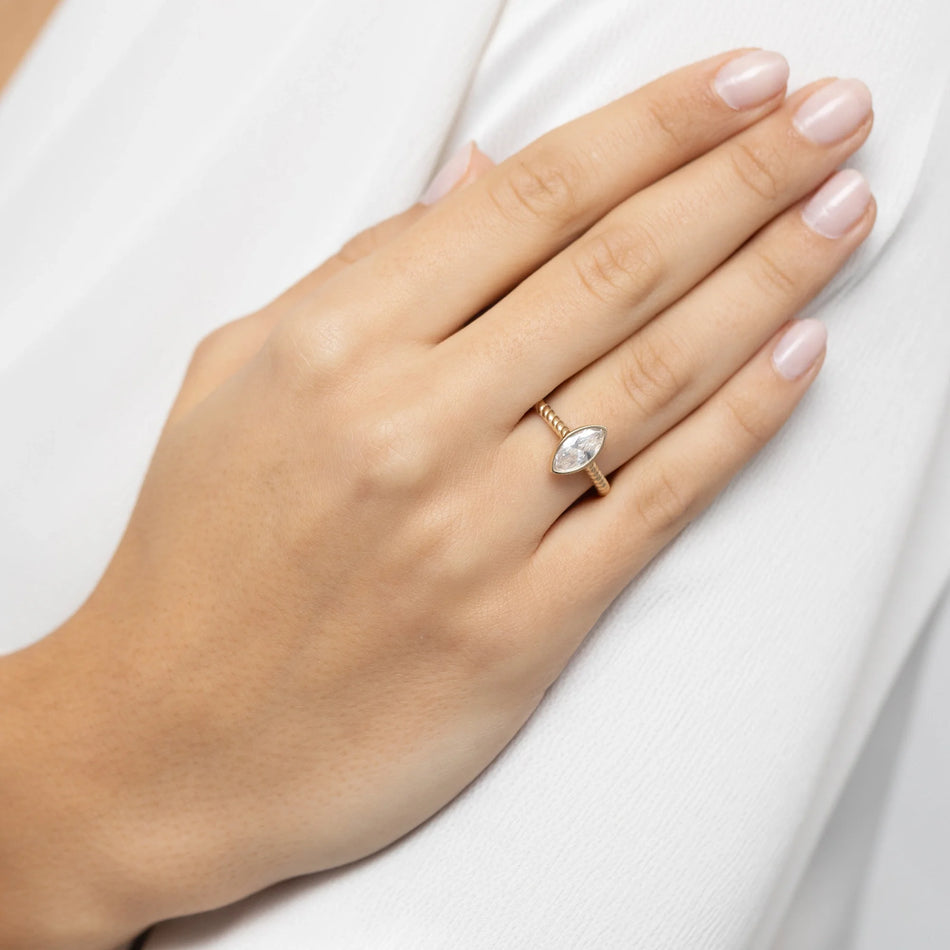 14k Gold (585) Ring | White Zirconia Ellipse | GREMARI Jewelry