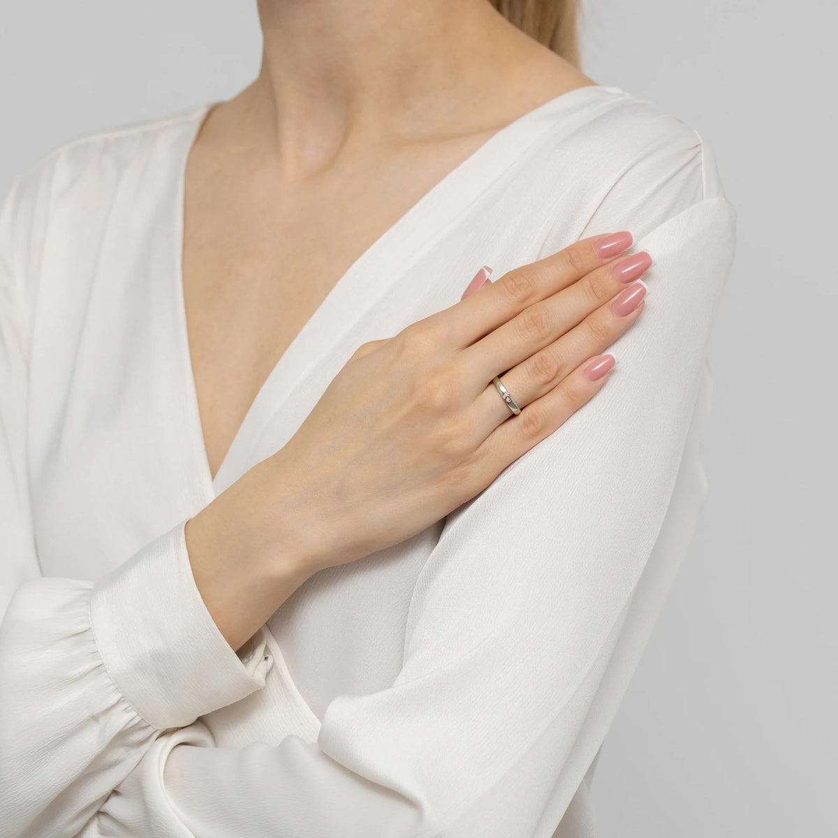 14k white gold ring with 2 pink zirconia hearts. Excelent gift. Perfect for everyday and special occasions.