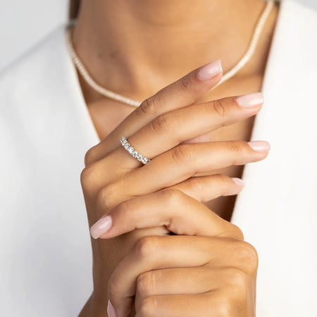 Prsten z bílého zlata 14k (585) s diamanty o hmotnosti 0,08 ct. Skvělý jako dárek.