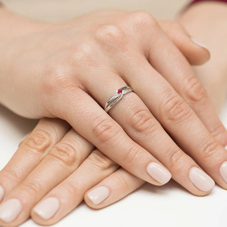 14k (585) White Gold Rings | 0.15ct Ruby and 0.03ct Diamonds | GREMARI Jewelry
