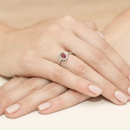 zlatý prsteň s 0,50 ct granátom a 0,10 ct diamantmi w0312-gar-01