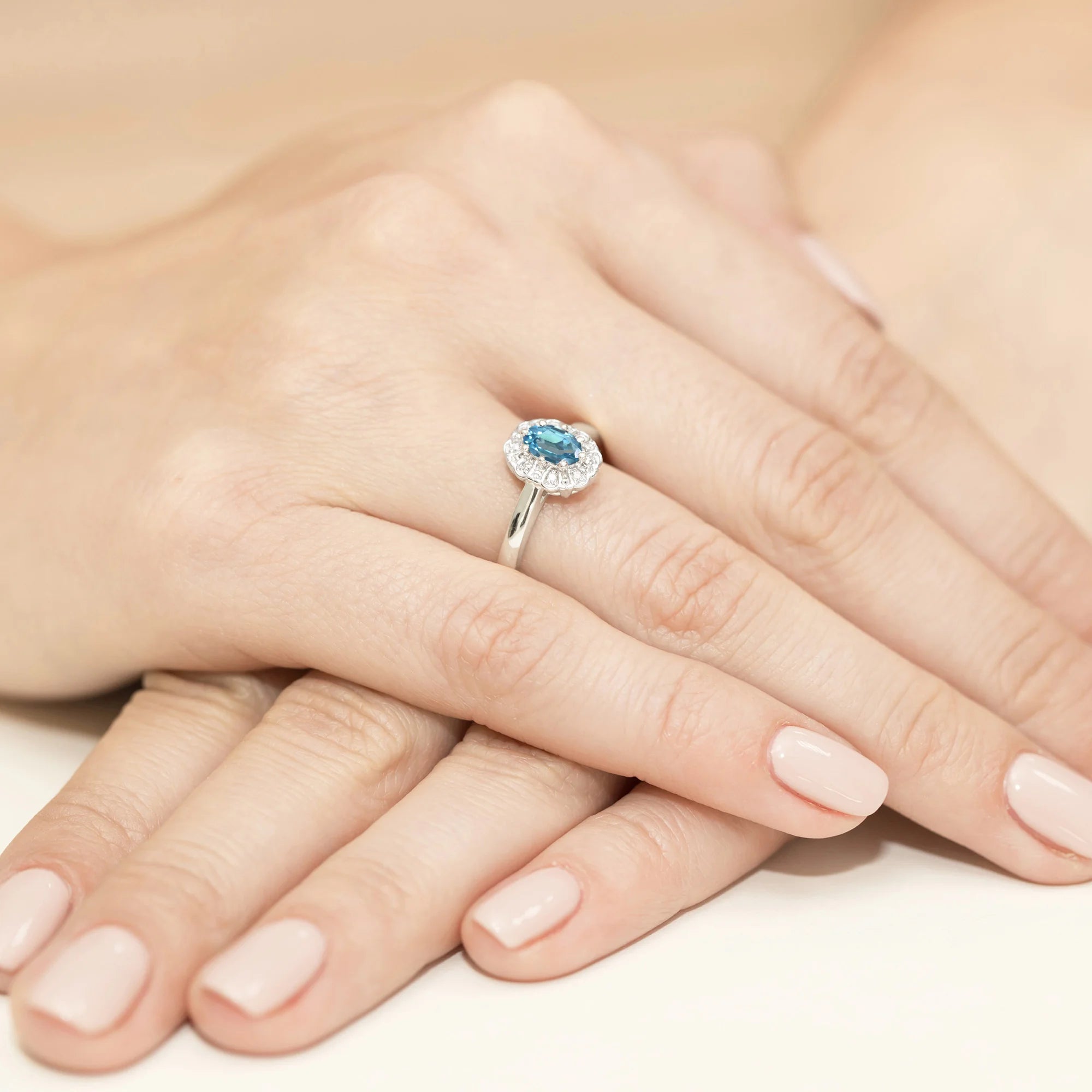 14k (585) White Gold Ring | 0.50ct Topaz and 0.069ct Diamonds | GREMARI Jewelry
