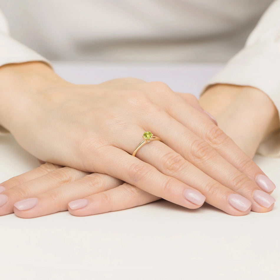 14k (585) White Gold Ring | 0.60ct Olivine & 0.04ct Diamonds | GREMARI Jewelry