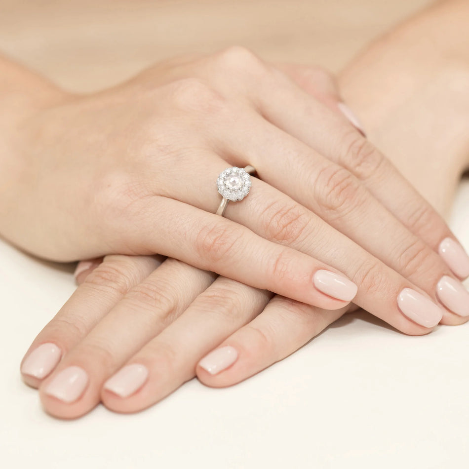 14k (585) White Gold Ring | 0.60ct White Saphhire & 0.174ct Diamonds | GREMARI Jewelry
