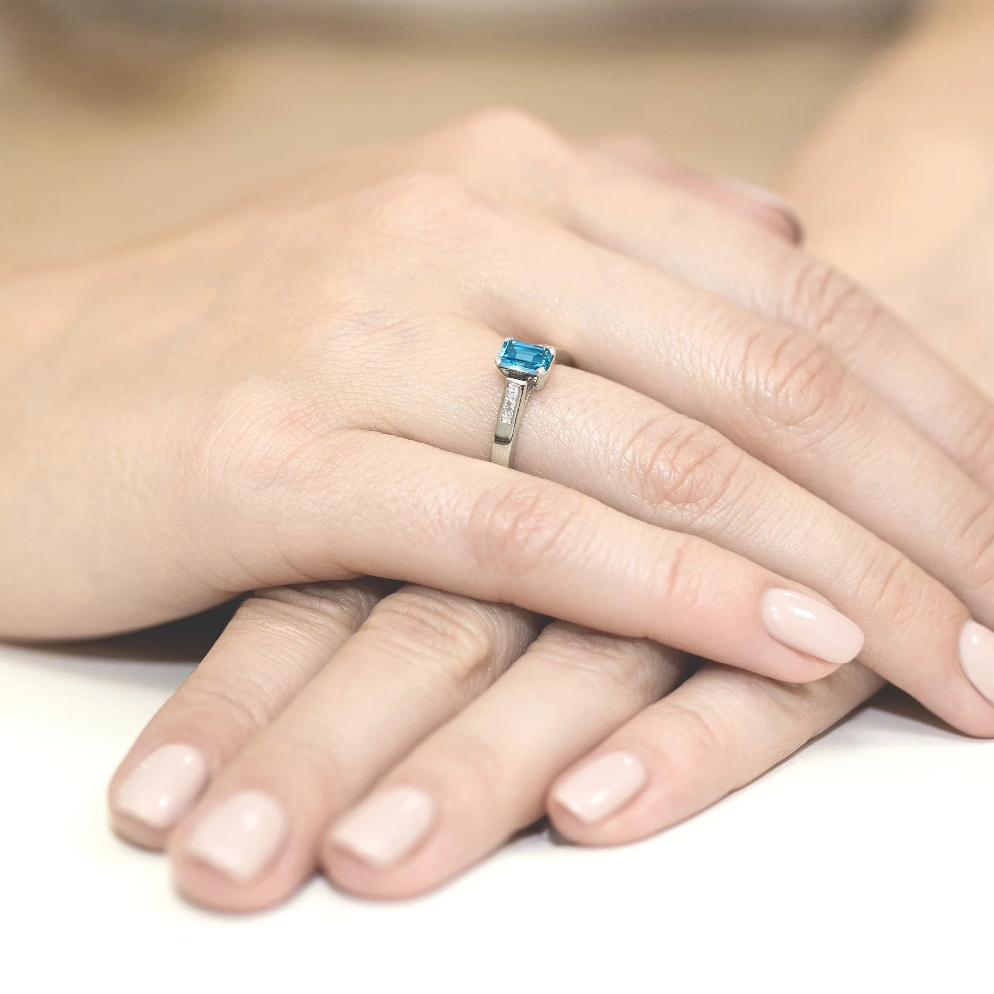 14k (585) White Gold Rings | 0.65ct Topaz and 0.04ct Diamonds | GREMARI Jewelry
