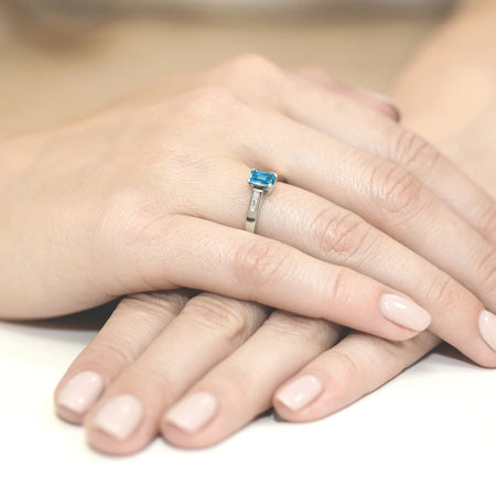 14k (585) White Gold Rings | 0.65ct Topaz and 0.04ct Diamonds | GREMARI Jewelry
