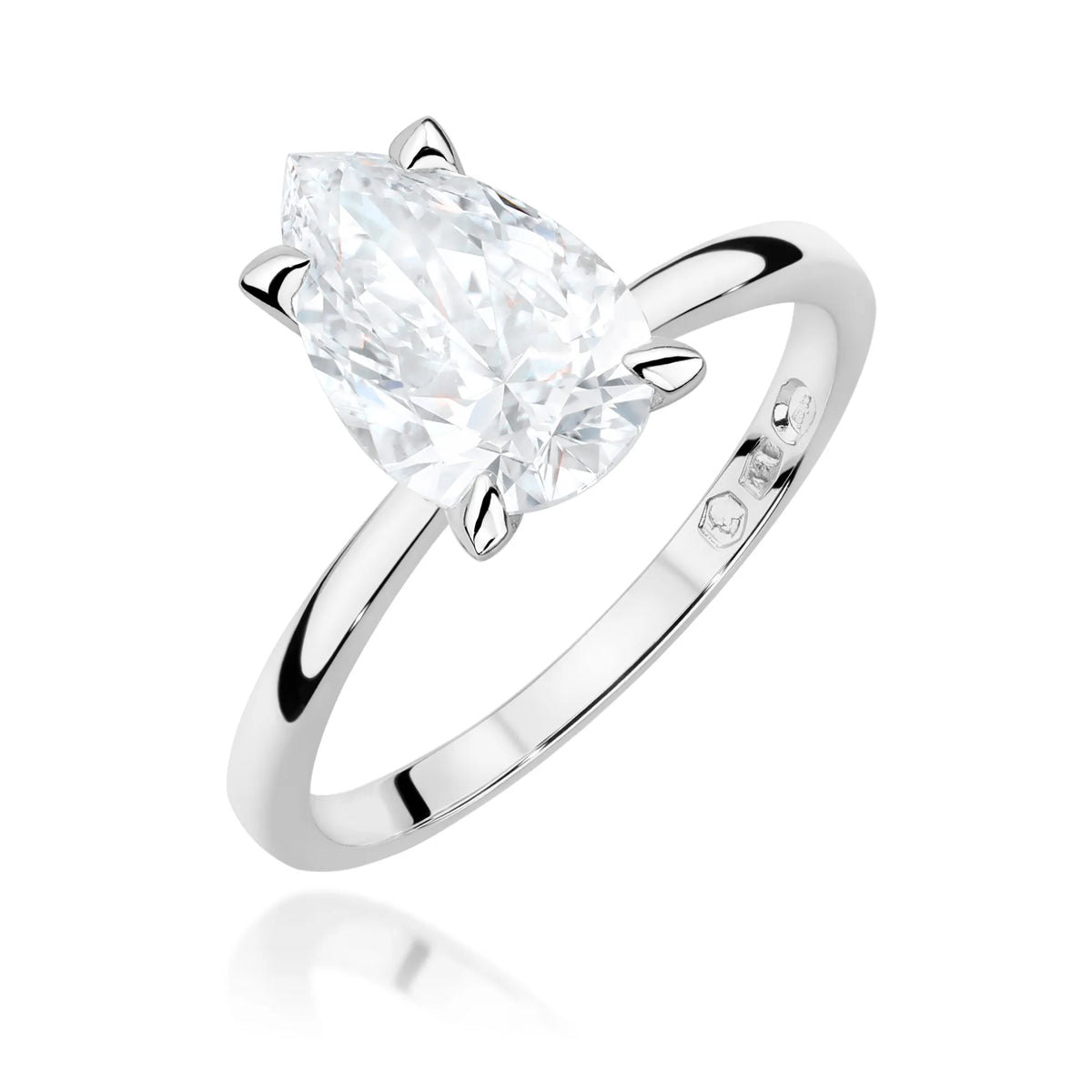 Prsten z bílého zlata 14k (585) s laboratorně vytvořeným diamantem o hmotnosti 2 ct. Je zabalen v elegantní krabičce, která je ideální jako dárek.