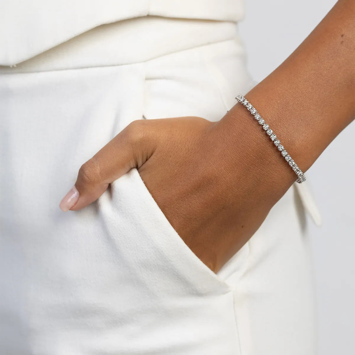 This 14k (585) white gold tennis bracelet set with 54 lab-grown diamonds of total mass 2.16ct, embodies timeless beauty. Is the perfect choice for a meaningful gift.