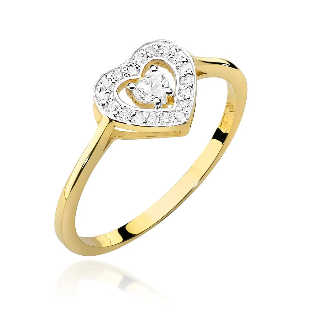 Prsteň zo 14-karátového zlata s diamantom 0,10 ct a 18 diamantmi s celkovou hmotnosťou 0,09 ct. Prsteň je zabalený v čiernej krabičke, papieri a darčekovej taške.