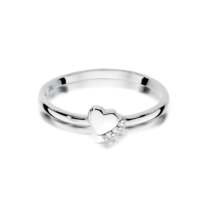 Prsten z 14karátového bílého zlata s diamanty o hmotnosti 0,015 ct. Balený v černé krabičce, papíru a dárkové tašce.