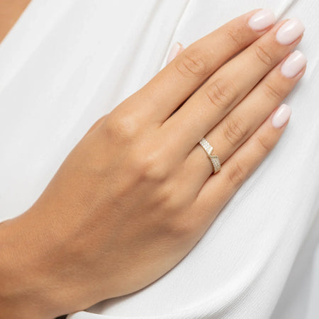 8k Gold (333) Ring | Letter V & White Zirconia | GREMARI Jewelry