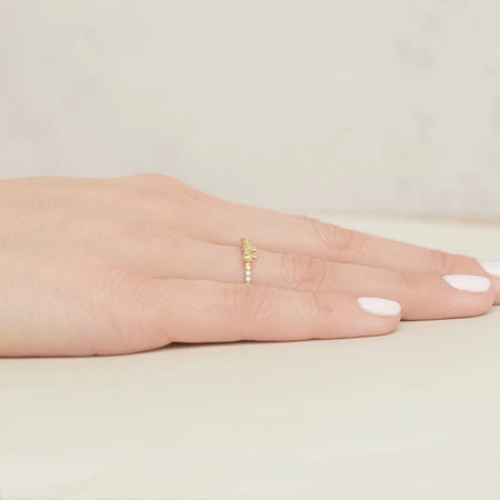 8k Gold (333) Ring | Zirconia Bow Design | GREMARI Jewelry