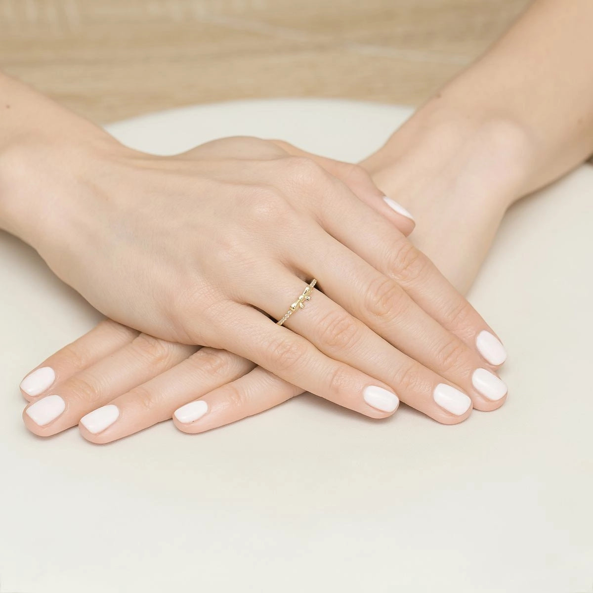 8k Gold (333) Ring | Zirconia Bow Design | GREMARI Jewelry