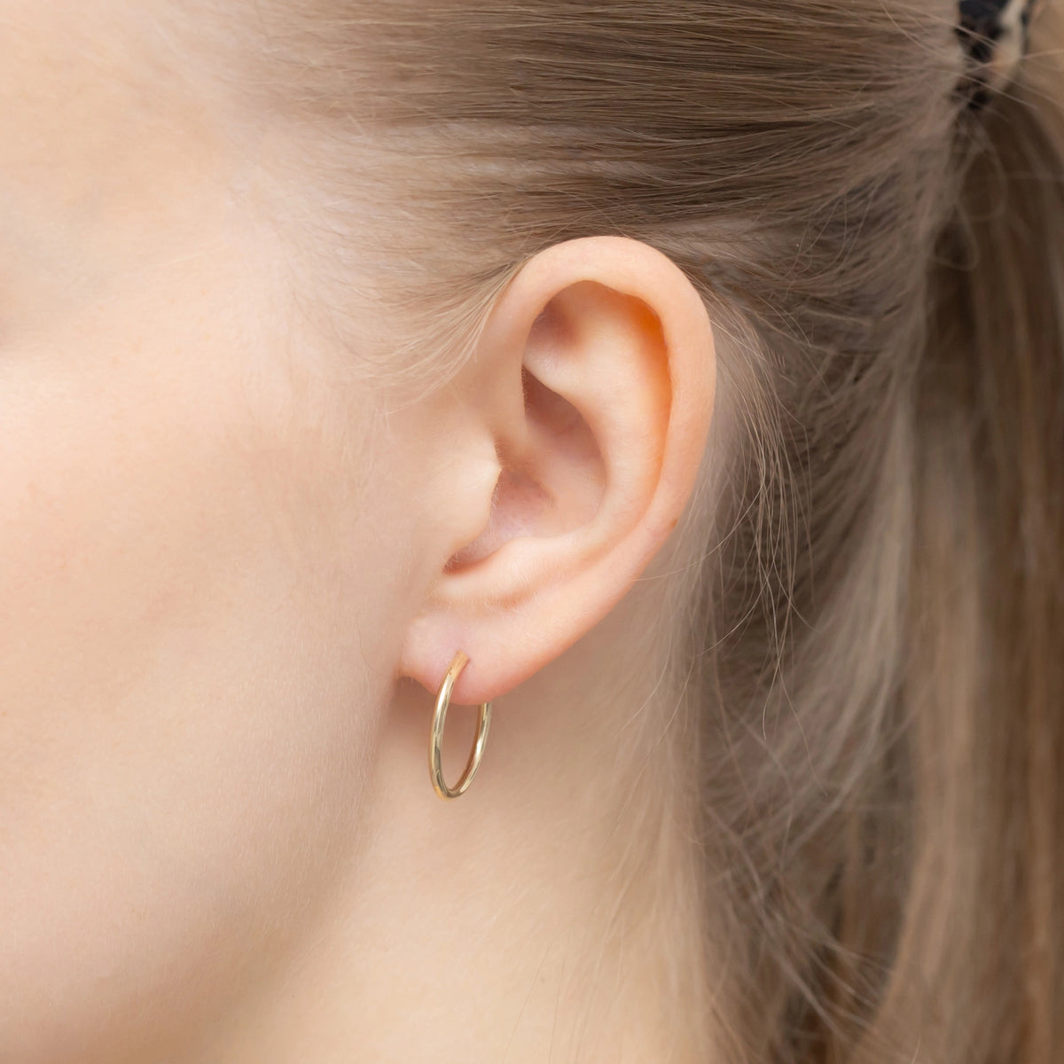 8K(333) classic round gold hoop earrings, available in sizes 18–45 mm