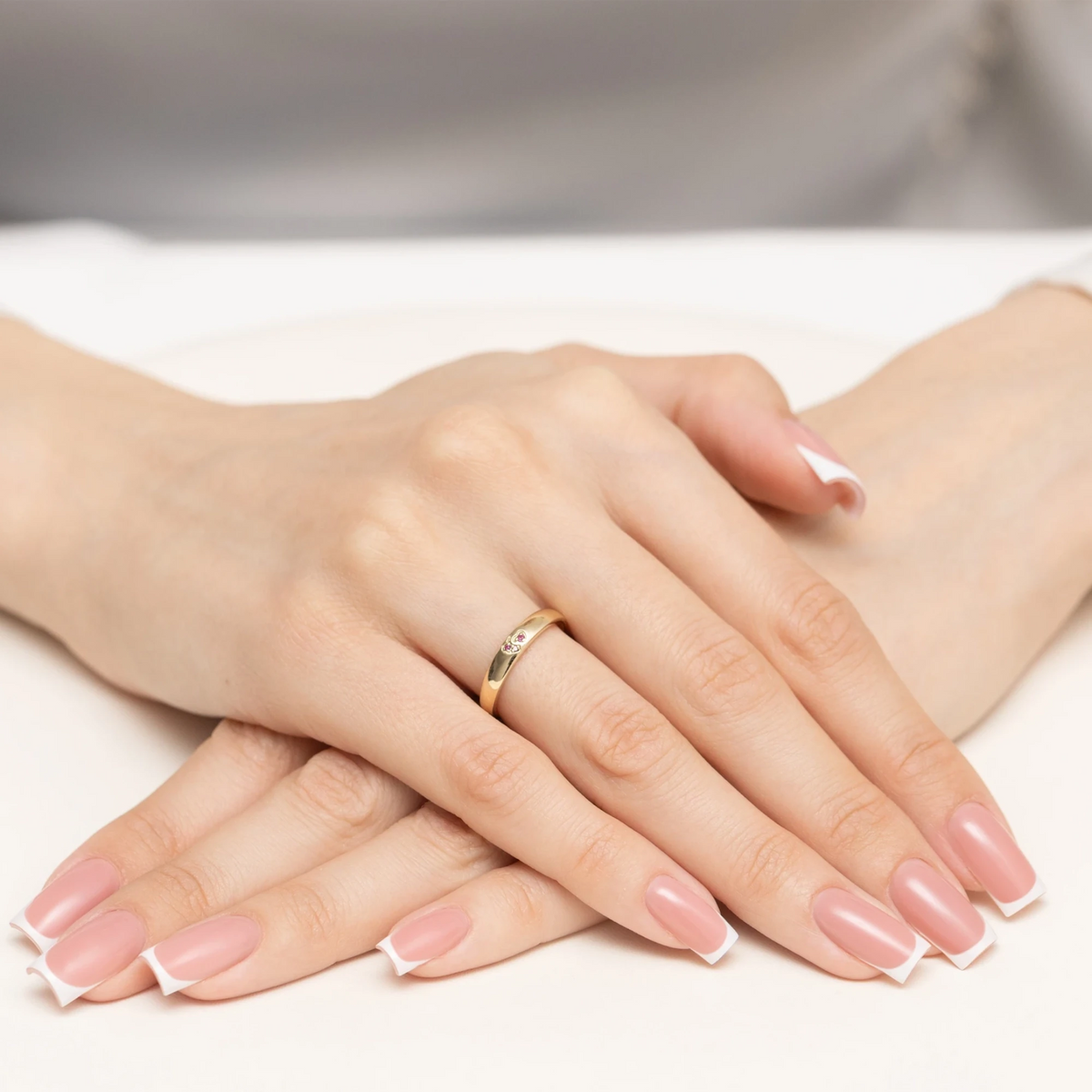 8K (333/1000) gold decorated with zirconiaIt also makes a wonderful and elegant gift for anniversaries or birthday.