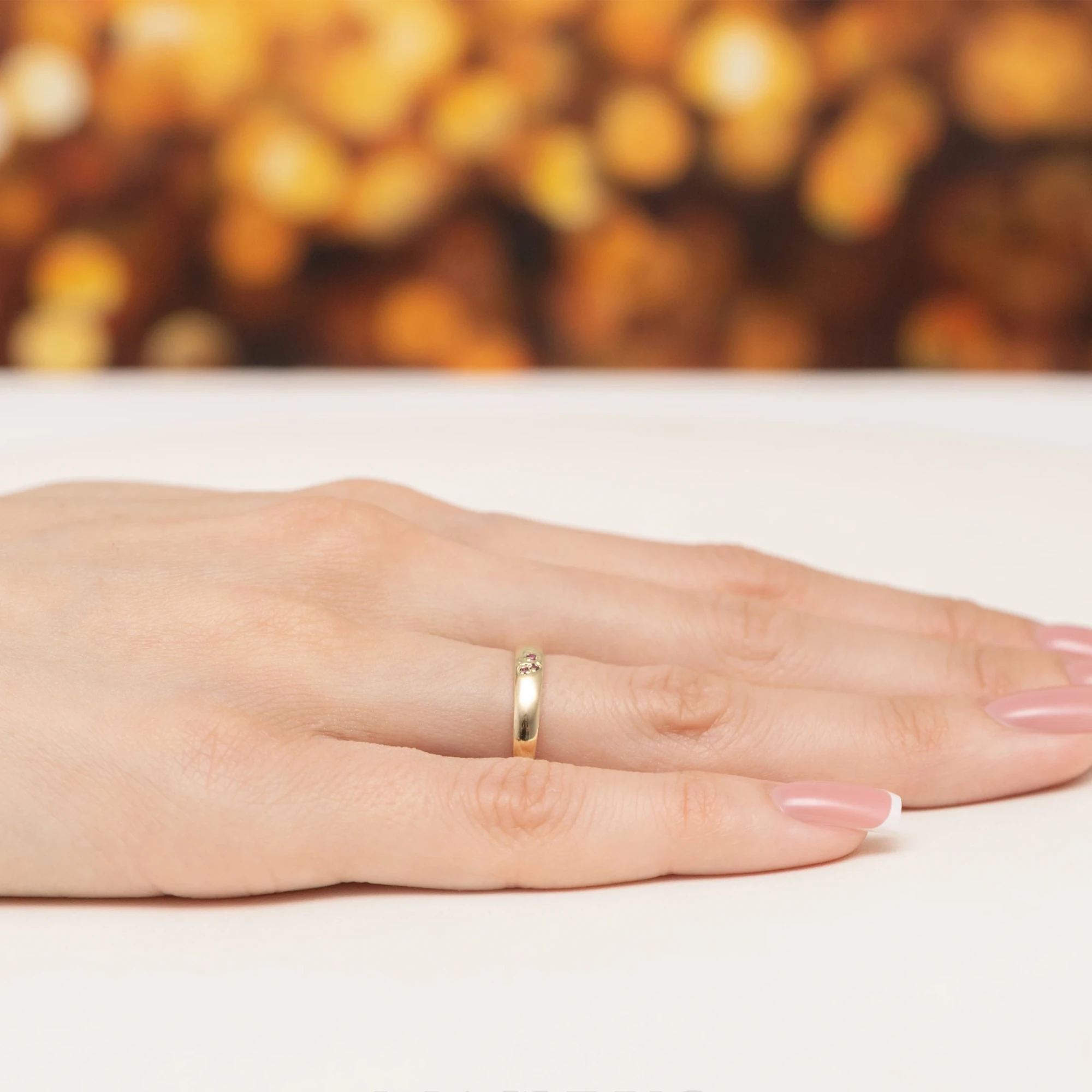 8K (333/1000) gold decorated with zirconiaIt also makes a wonderful and elegant gift for anniversaries or birthday.