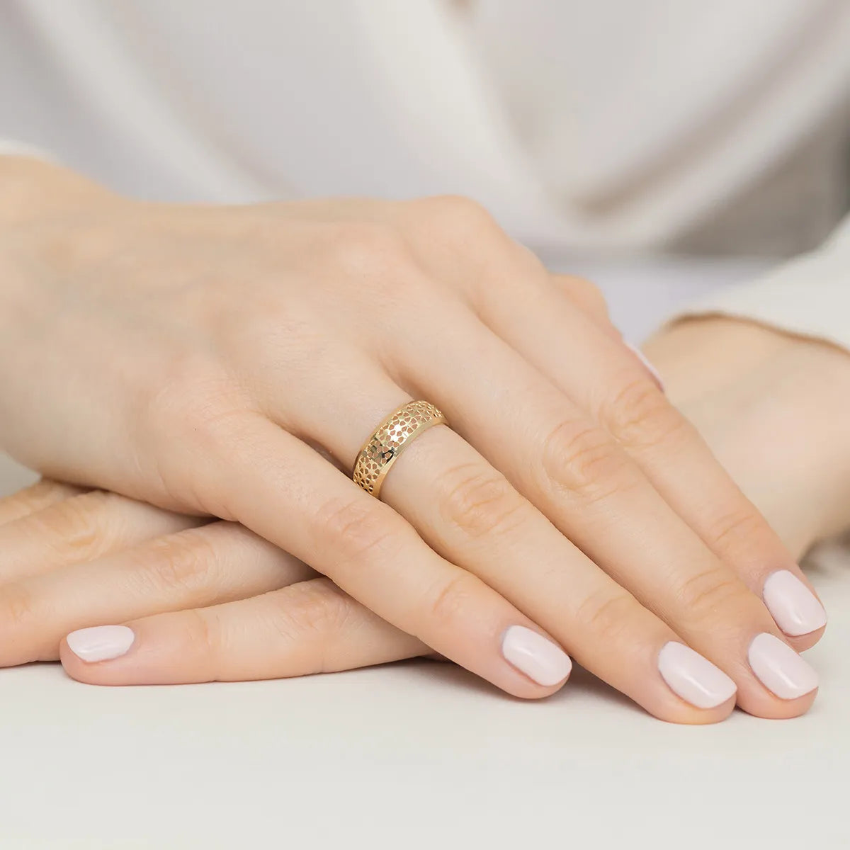 gold-ring-openwork-flowers-ap005-585