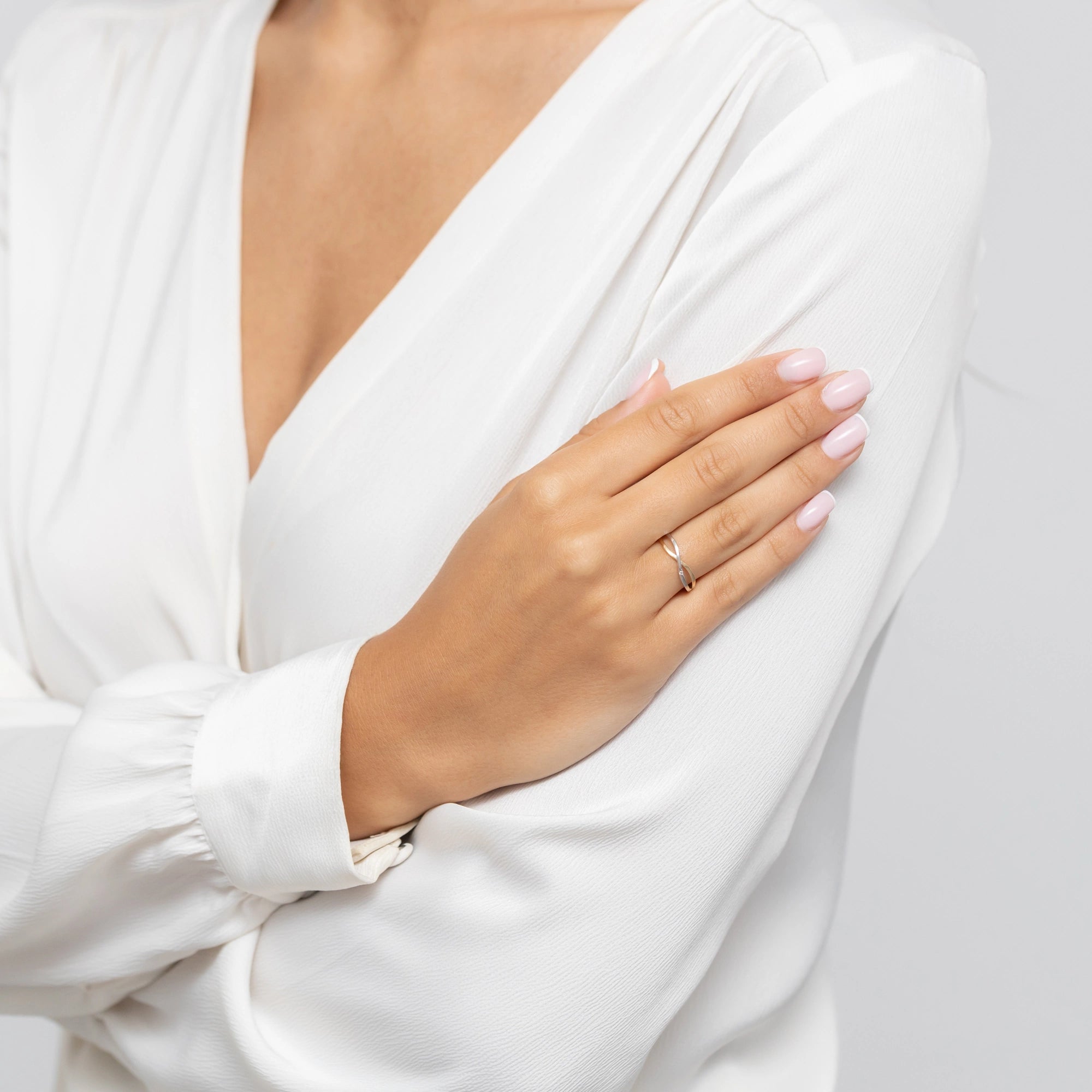 two-color-gold-weaved-ring-with-zirconia-ap139-585-b