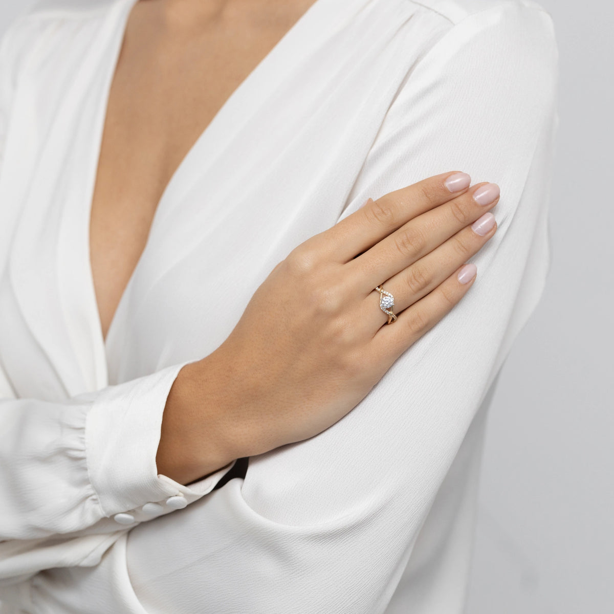 gold-weaved-ring-with-zirconia-ap168-585-b