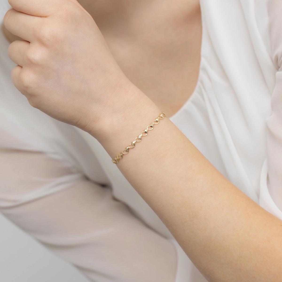 gold-segmented-bracelet-with-hearts-b-gw-387-585