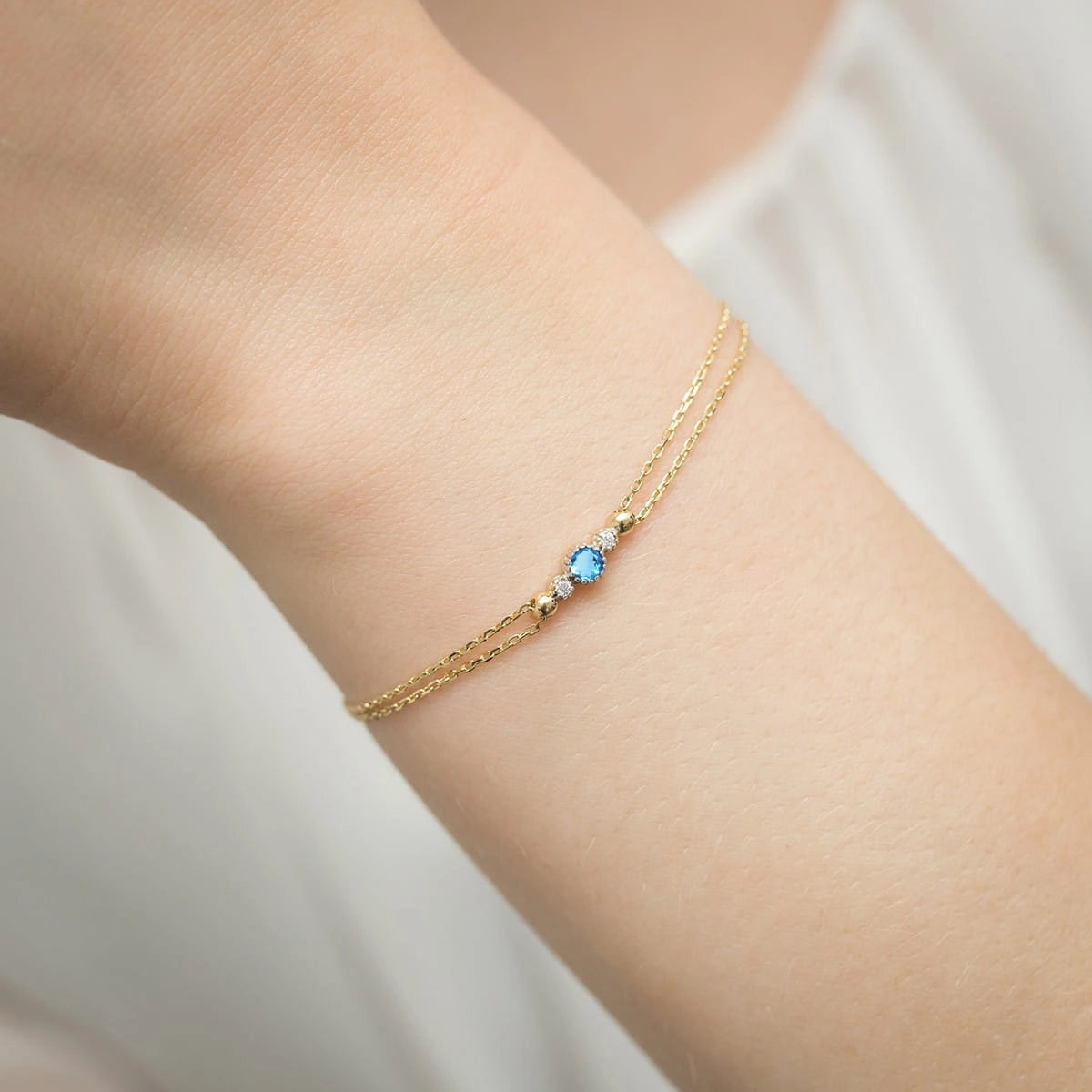 gold-bracelet-with-0-15ct-topaz-and-0-029ct-diamonds-b0005-tob-01