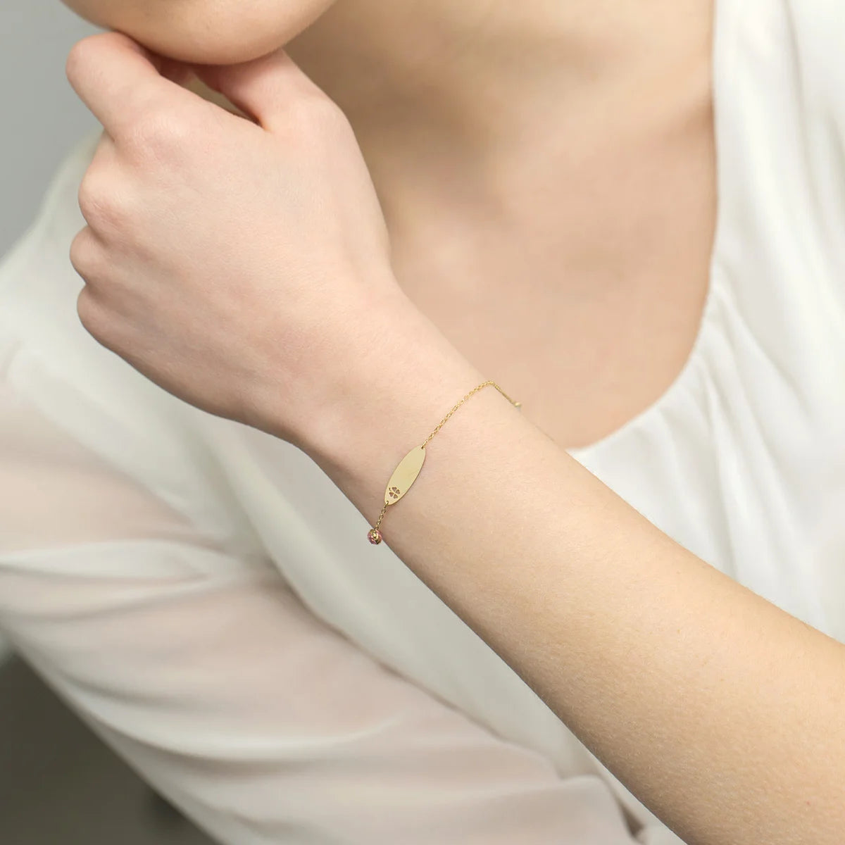 Yellow Gold Bracelet with Engravable Plate Pink Cubic Zirconia and Clover Charm