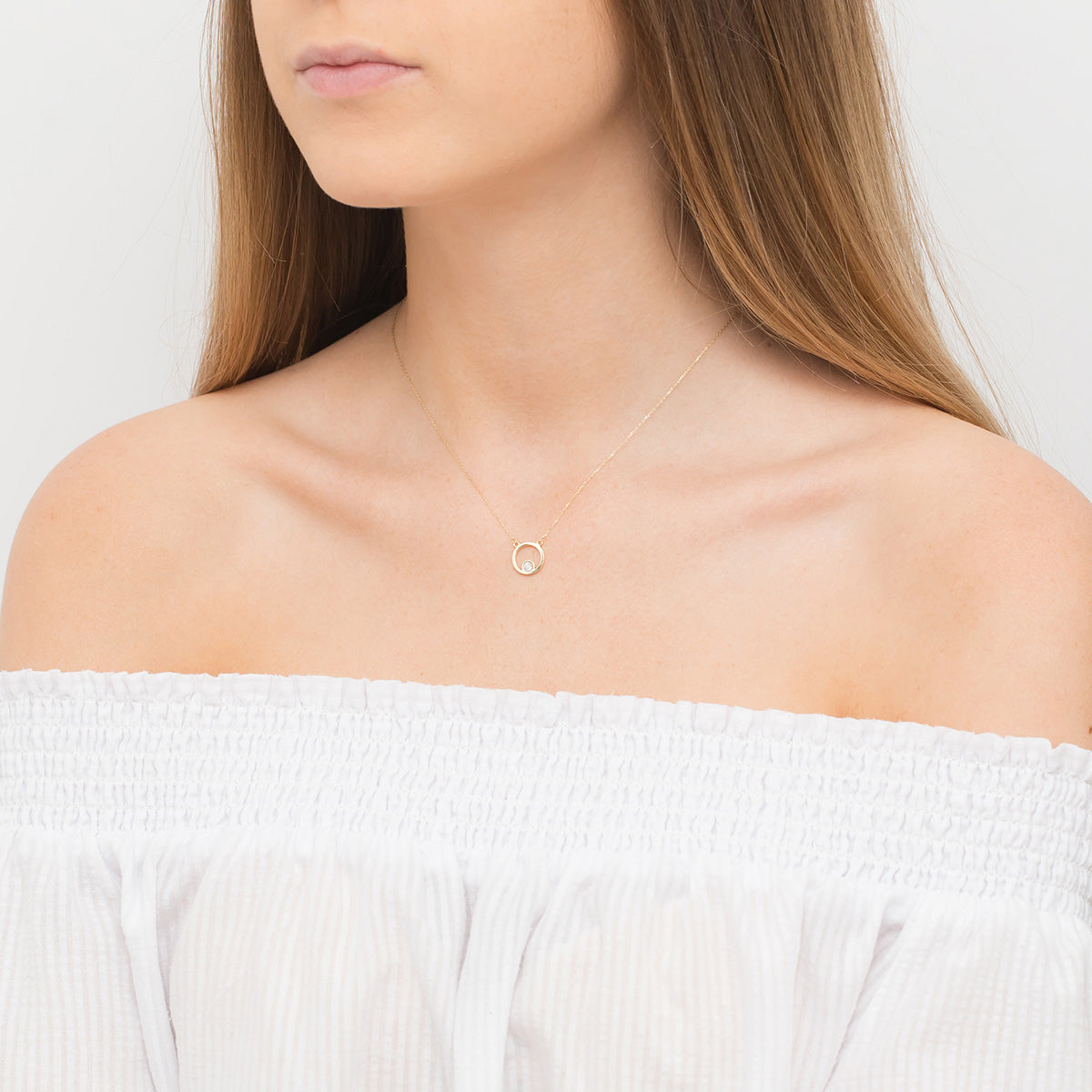 gold-celebrity-necklace-with-diamonds-circle-n0022