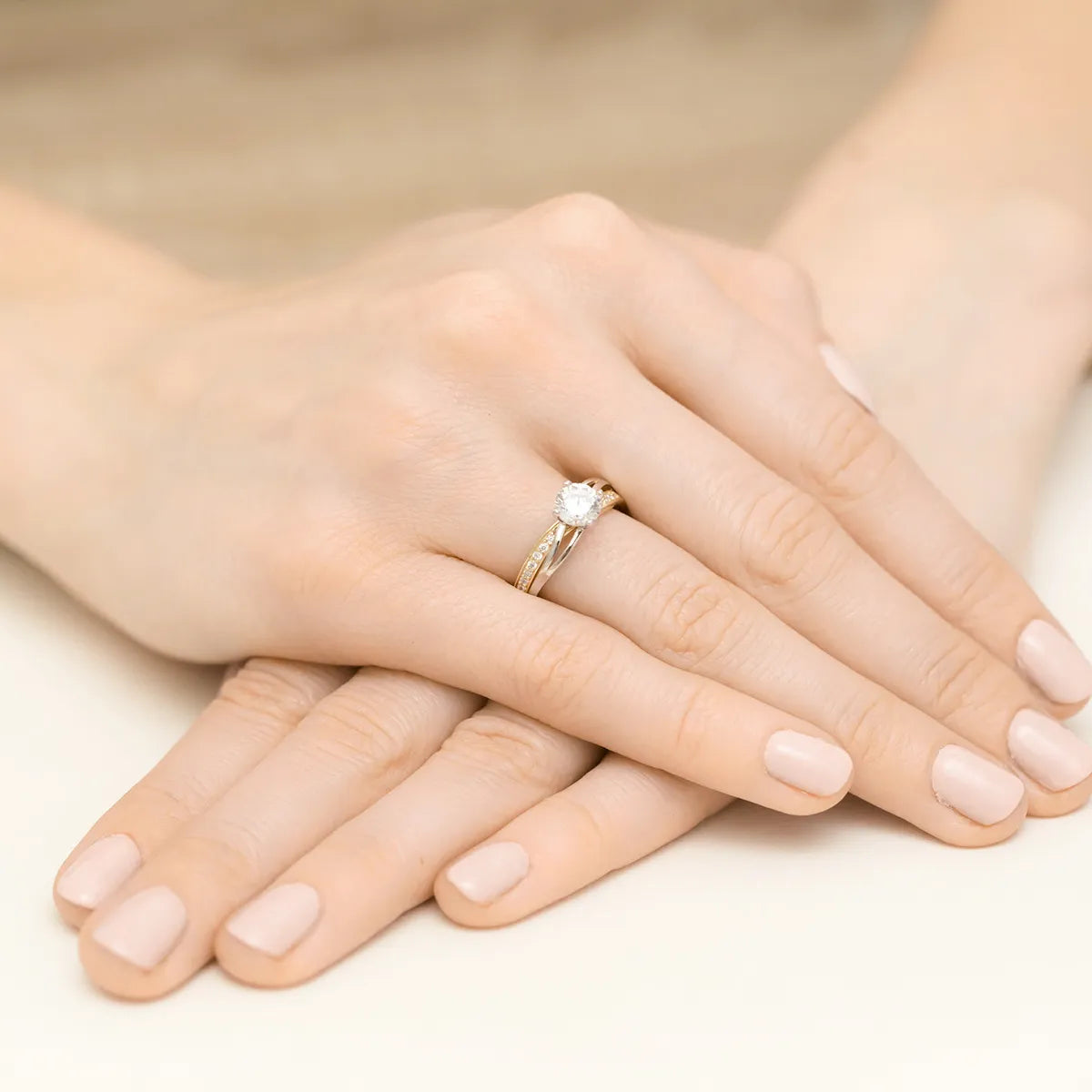 zweifarbiger Goldgeflecht-Ring mit Zirkonia EP069 333