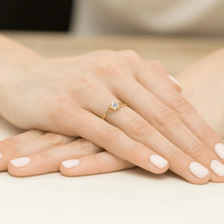 gold-ring-with-zirconia-flower-ep091-333-n