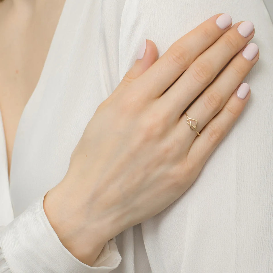 Jemný zlatý prsten srdce a nekonečno