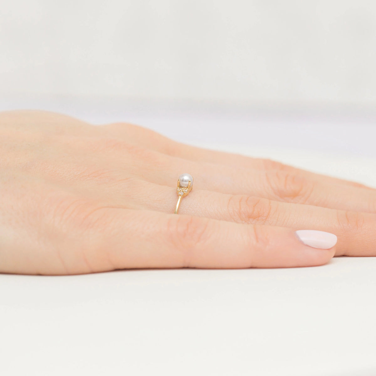 subtle-gold-ring-with-pearl-and-zirconia-ep155-333