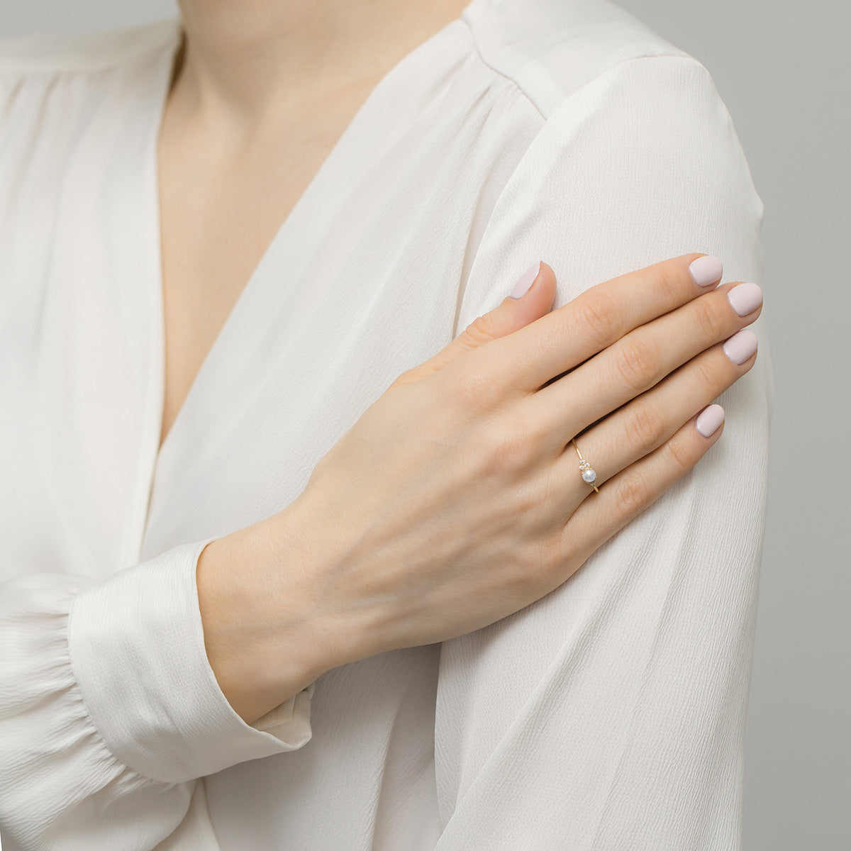 subtle-gold-ring-with-cultured-pearland-zirconia-ep155-585