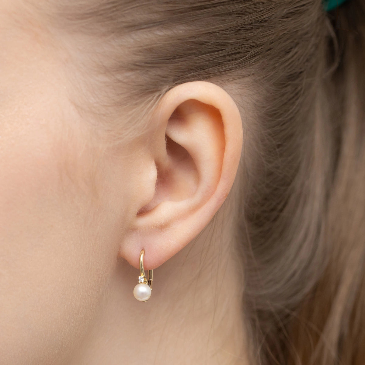 gold-earrings-with-english-clasp-with-cultured-pearl-and-zirconia-k-gw-745-585