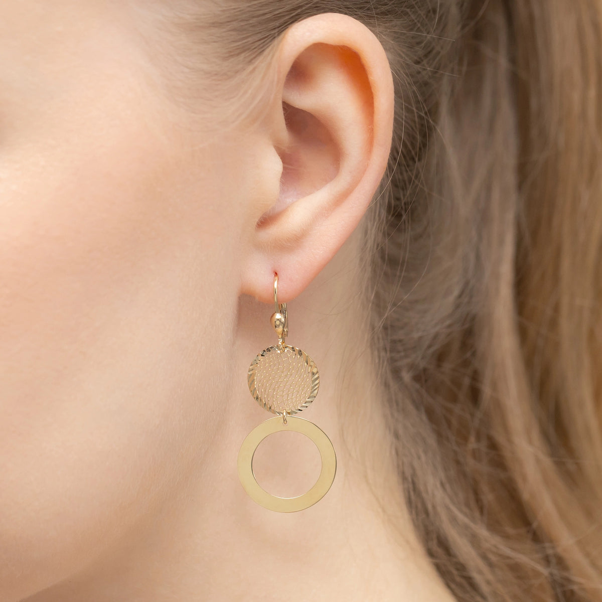 boucles-d'oreilles-en-or-avec-fermoir-anglais-cercle-ajouré-k-gw-789-585