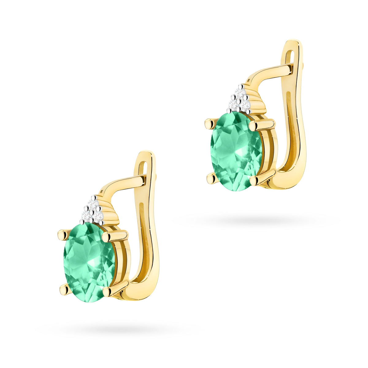 zlaté náušnice se 2 × 0,80 ct smaragdy a 0,052 ct doplňujícími diamanty k0308-emg-01