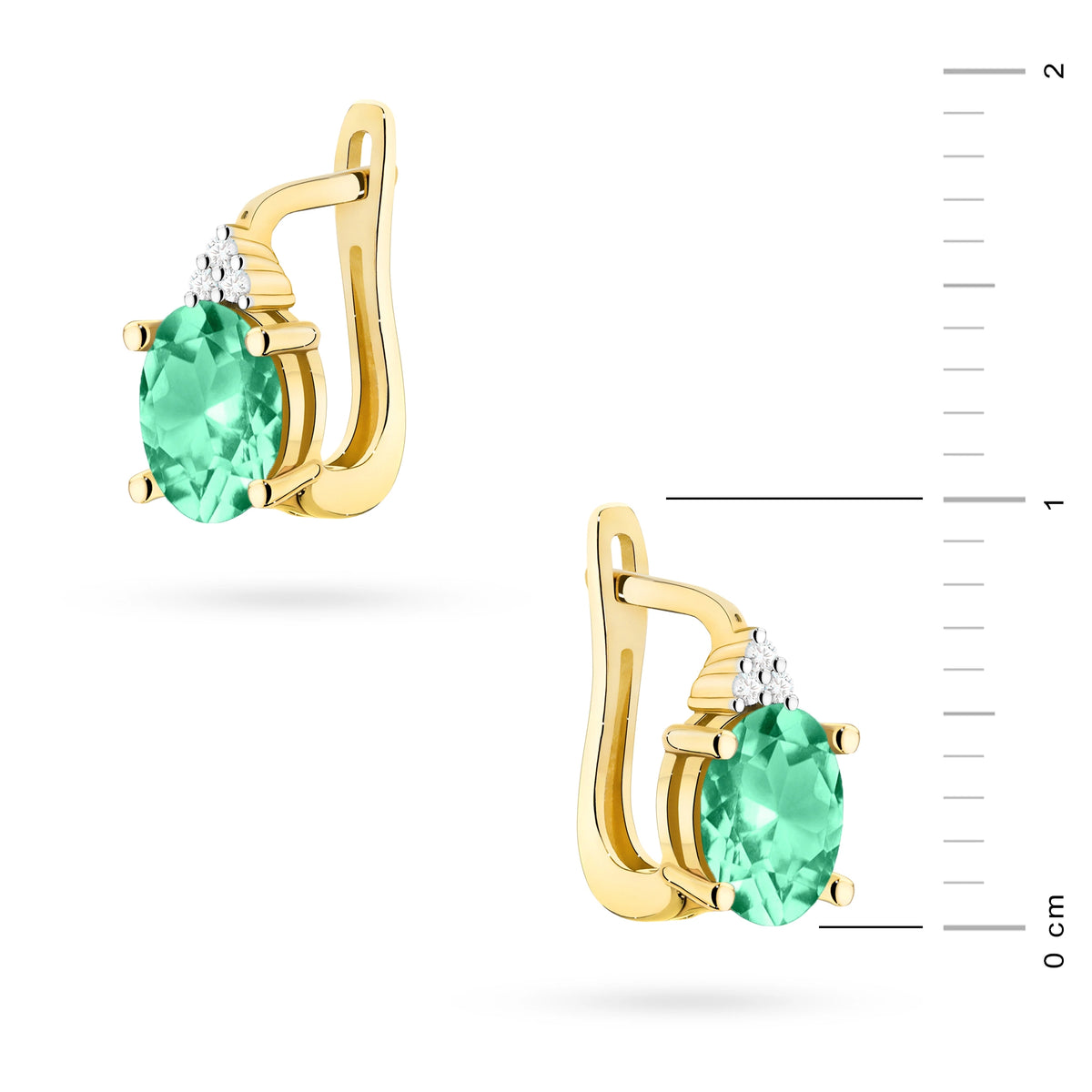 zlaté náušnice se 2 × 0,80 ct smaragdy a 0,052 ct doplňujícími diamanty k0308-emg-01