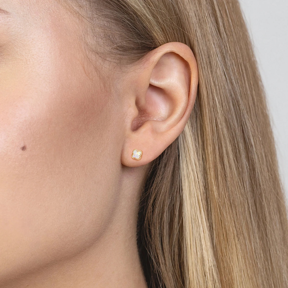 gold-stud-earrings-with-zirconia-lucky-k105-14k-585-p