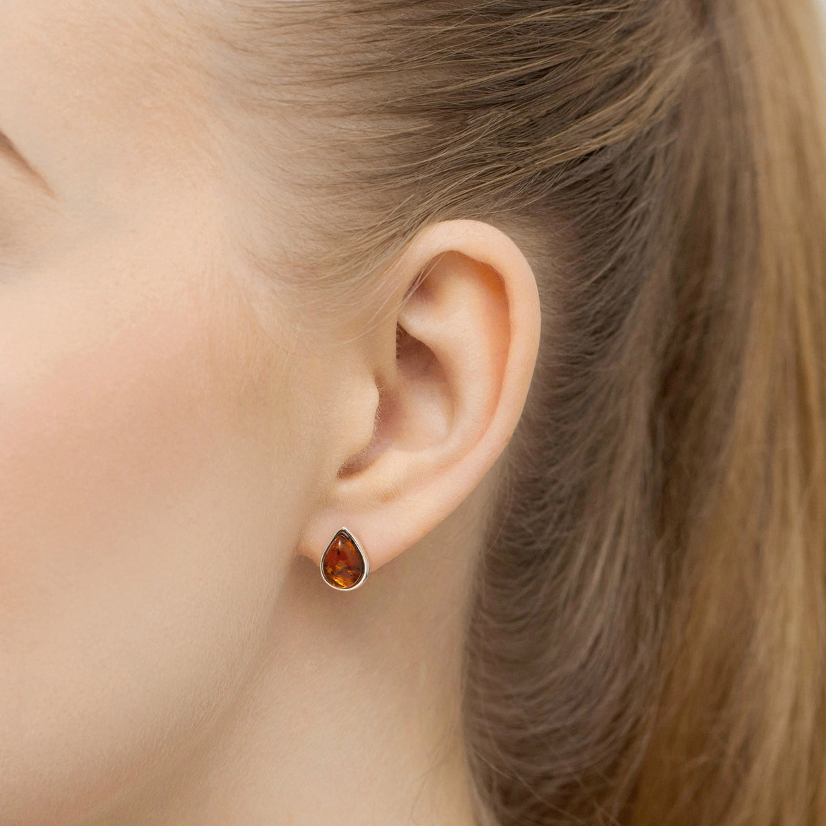 silver-stud-earrings-with-natural-amber-drops-k1876-925-s