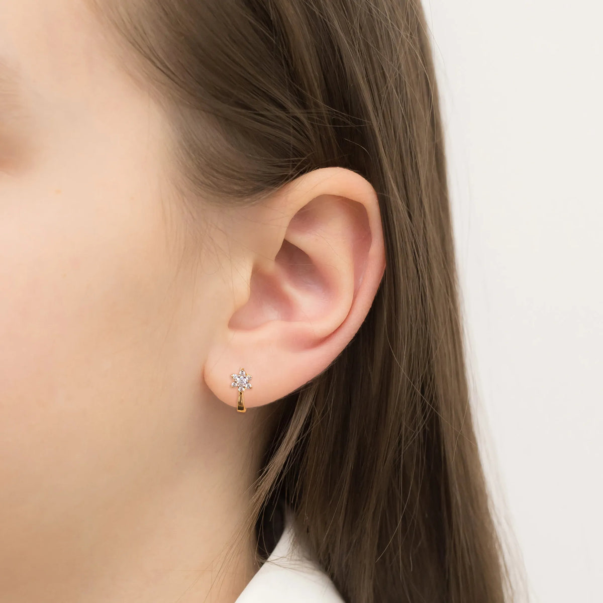 children-s-gold-english-clasp-earrings-with-zirconia-k345-333