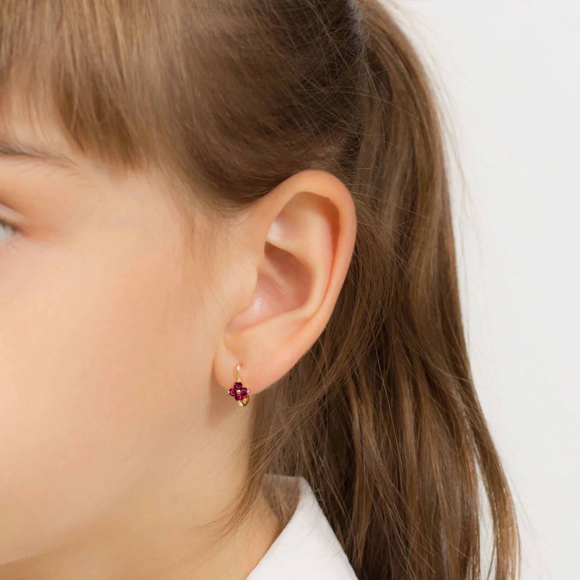 children-s-gold-english-clasp-earrings-with-zirconia-k478-333