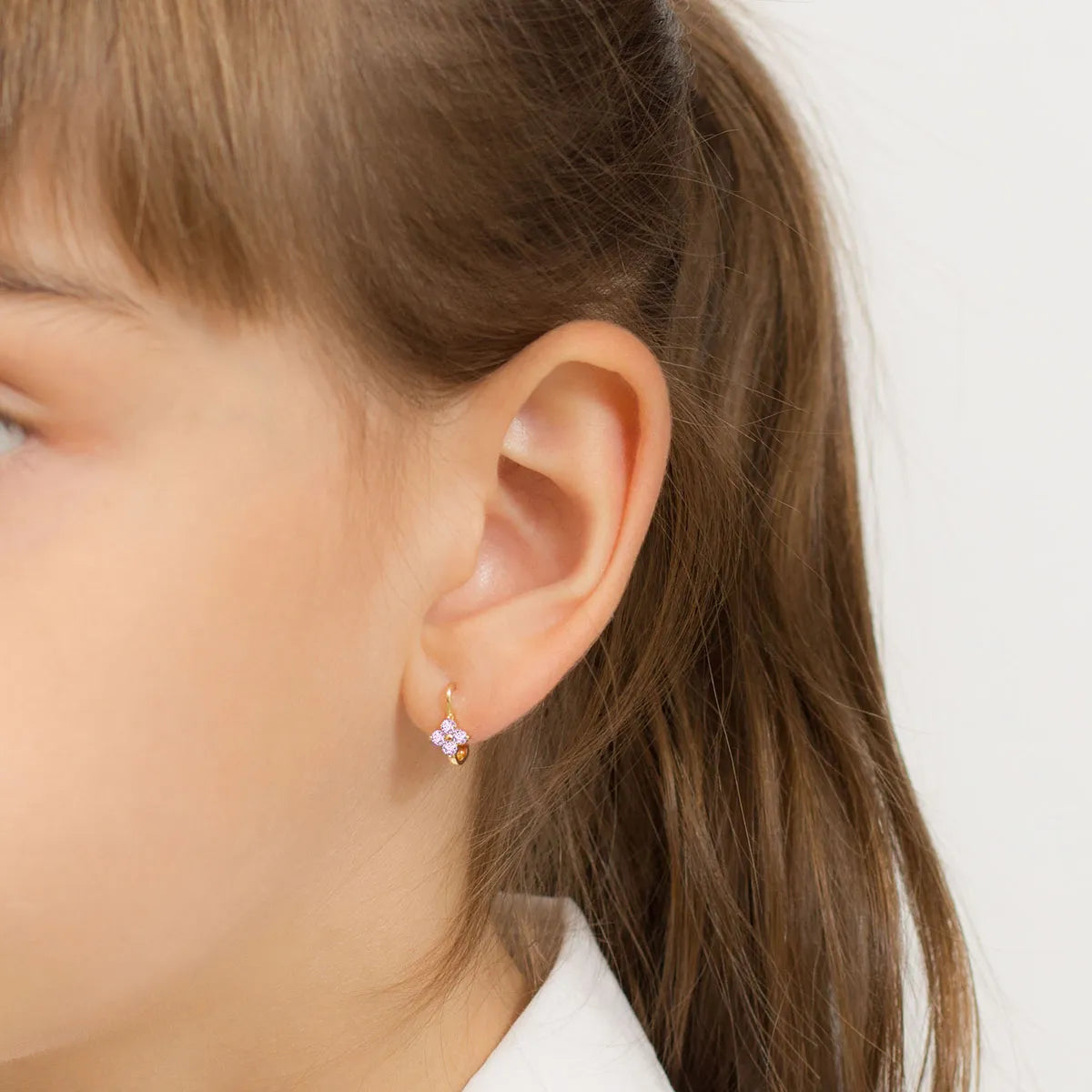 children-s-gold-english-clasp-earrings-with-zirconia-k478-333